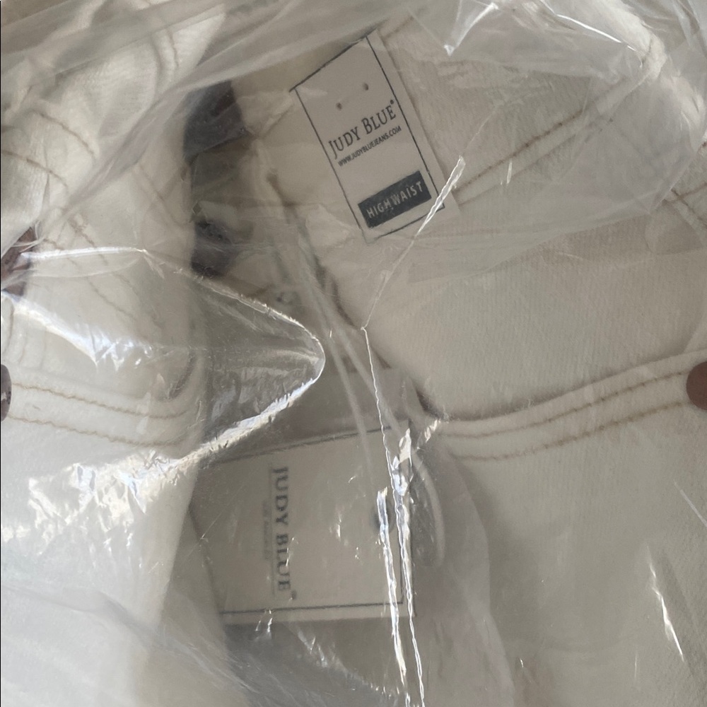 Judy blue NWT white shearling cuff shorts size small - Picture 6 of 9